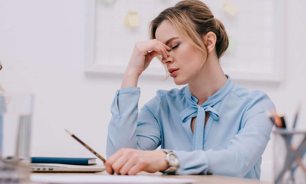 rotina estressante de cuidar de um idoso